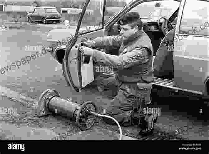 Gunner John Crawford Arrives In Northern Ireland In 1971. Belfast Diaries: A Gunner In Northern Ireland 1971 74